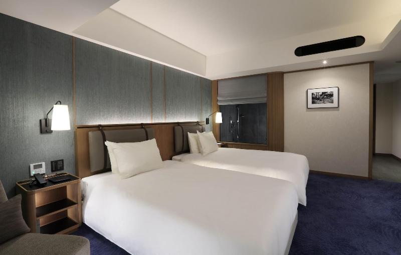 高级大房间, Collective