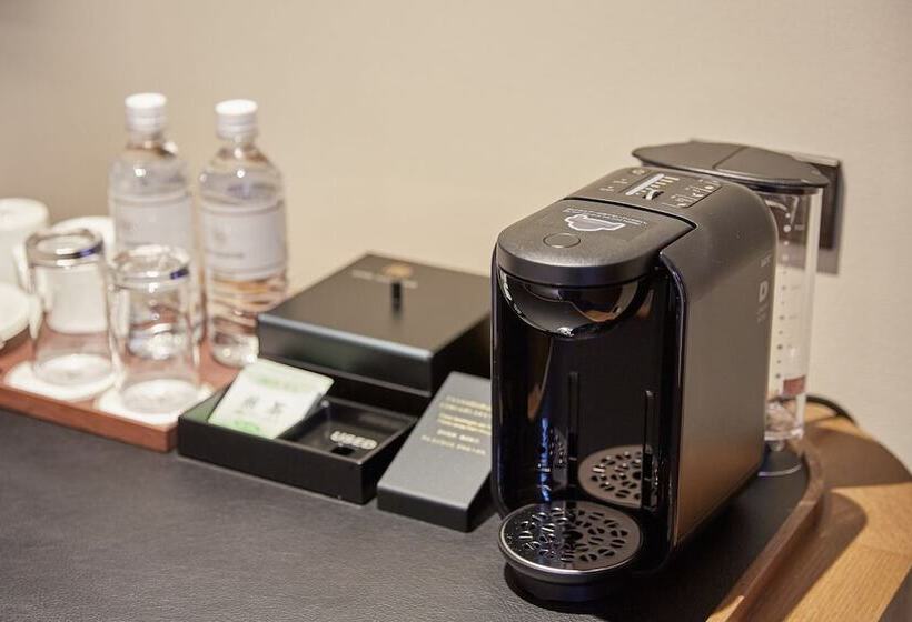 高级大房间, Collective