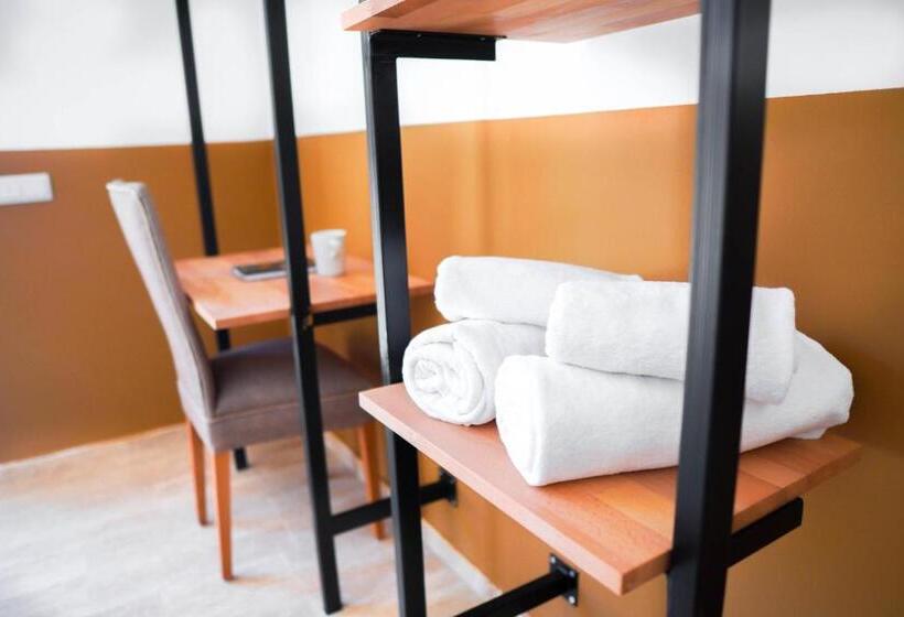 标准三人间, Sea Garden