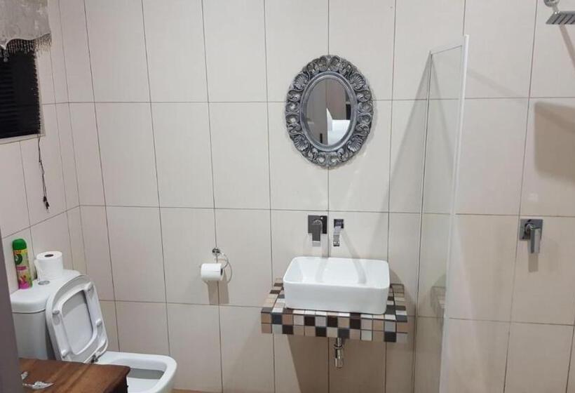 חדר משפחתי, The Orchid Guesthouse