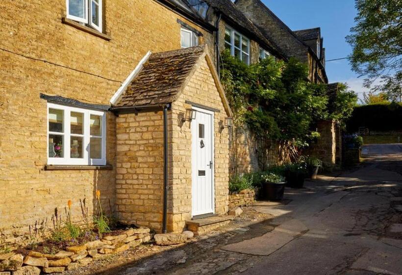 小室, The Crown Inn, Church Enstone