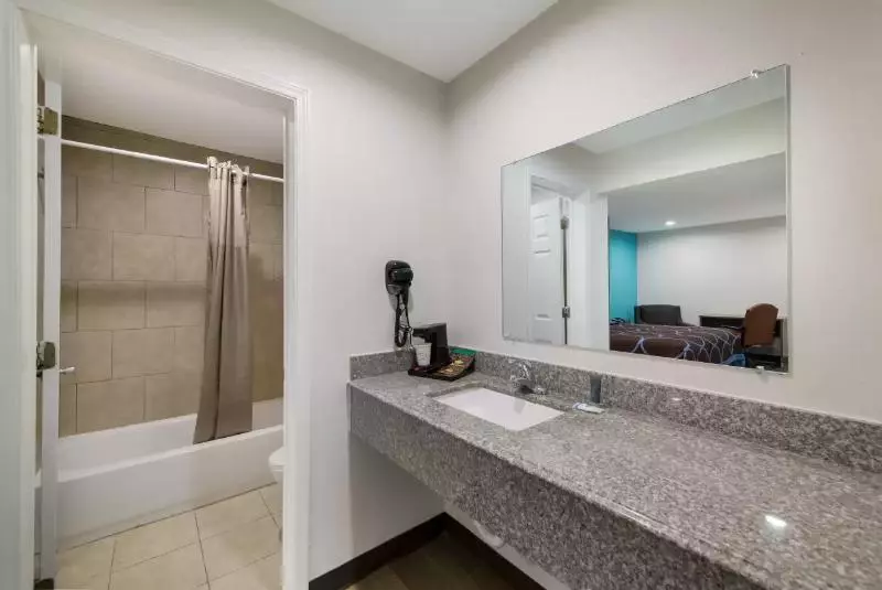 キングサイズベッドのスタンダードルーム, Americas Best Value Inn Bonham