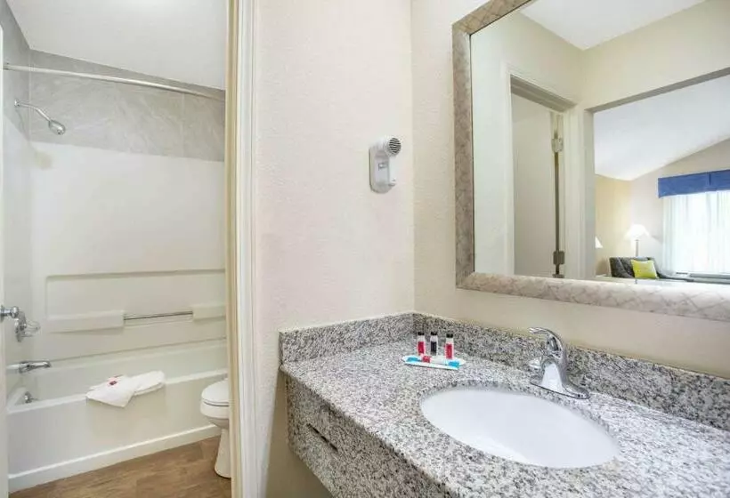 スタンダードルーム, Days Inn By Wyndham Lake City