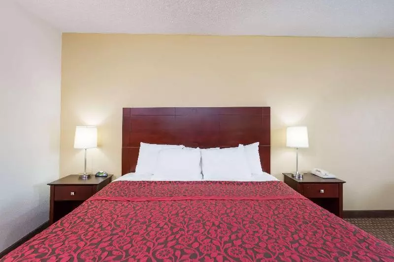 キングサイズベッドのスタンダードルーム, Days Inn By Wyndham Reidsville
