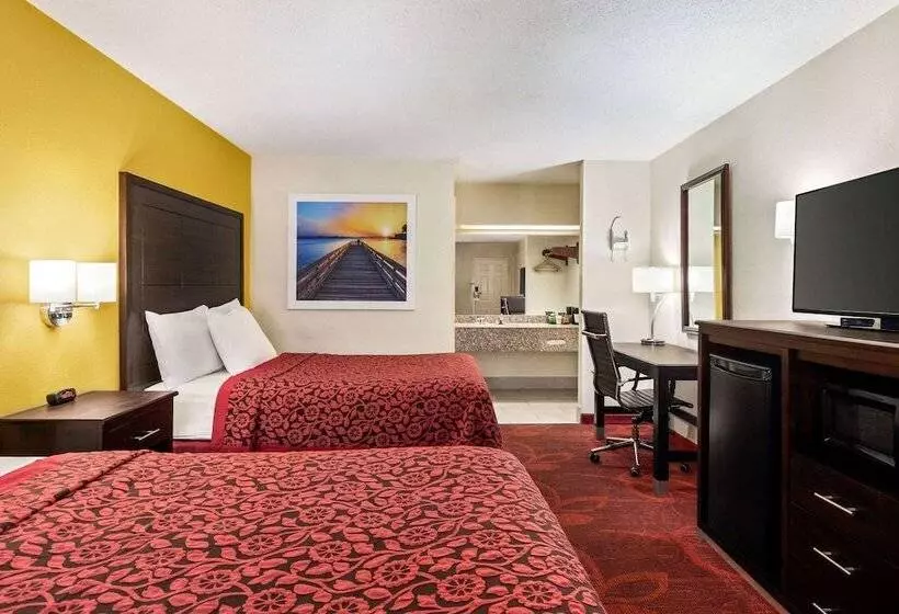 ２ダブルベッドのスタンダードルーム, Days Inn By Wyndham Weldon Roanoke Rapids
