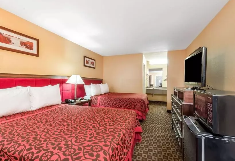 ２ダブルベッドのスタンダードルーム, Days Inn By Wyndham Weldon Roanoke Rapids