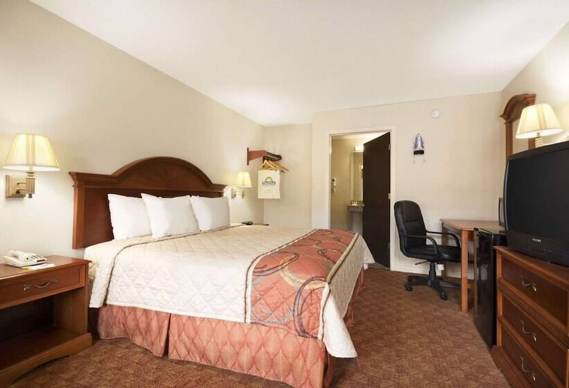Номер Стандарт Адаптированный для Инвалидов, Days Inn By Wyndham Weldon Roanoke Rapids