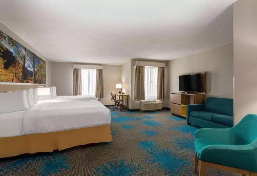 スタンダードスタジオ, Days Inn & Suites By Wyndham Denver International Airport