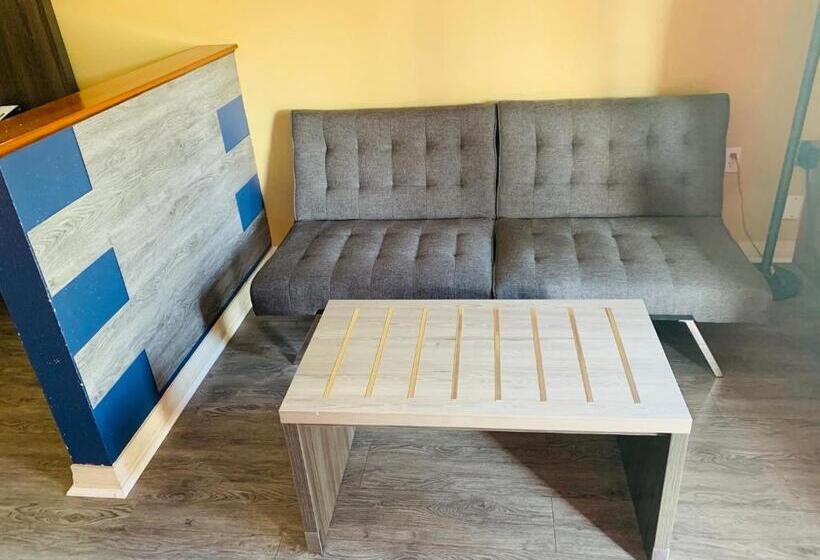 스위트 킹사이즈 침대, Log Cabin Inn