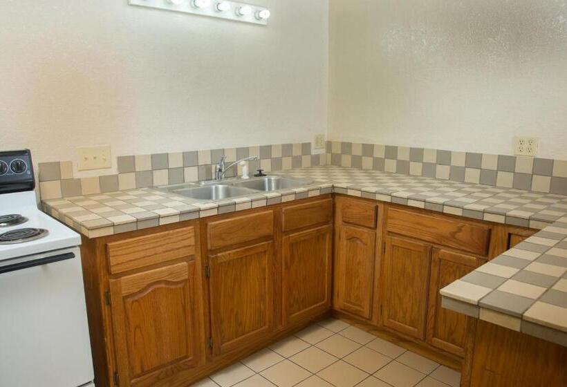 جناح سرير كينج, Red Roof Inn Ardmore