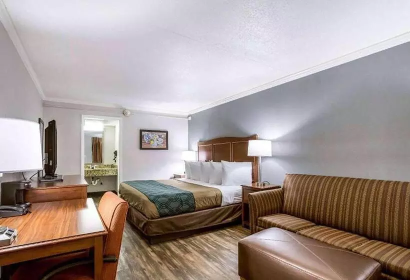 キングサイズベッドのデラックスルーム, Travelodge By Wyndham Canton Livonia Area, Mi