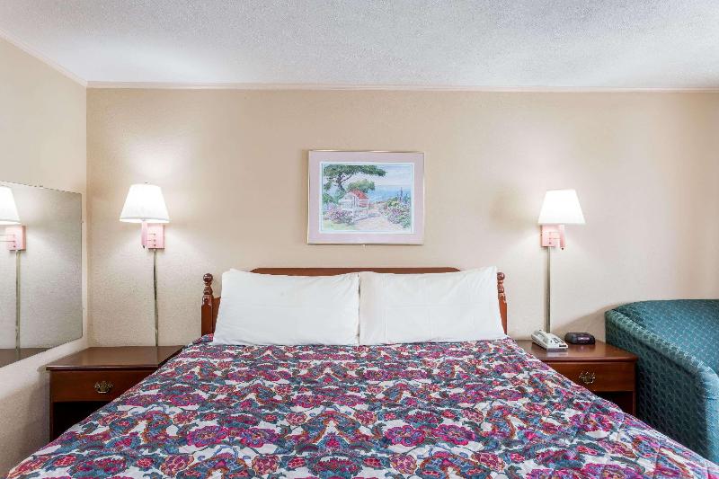 غرفة قياسية سرير كينج, Travelodge By Wyndham Ridgeway Martinsville Area