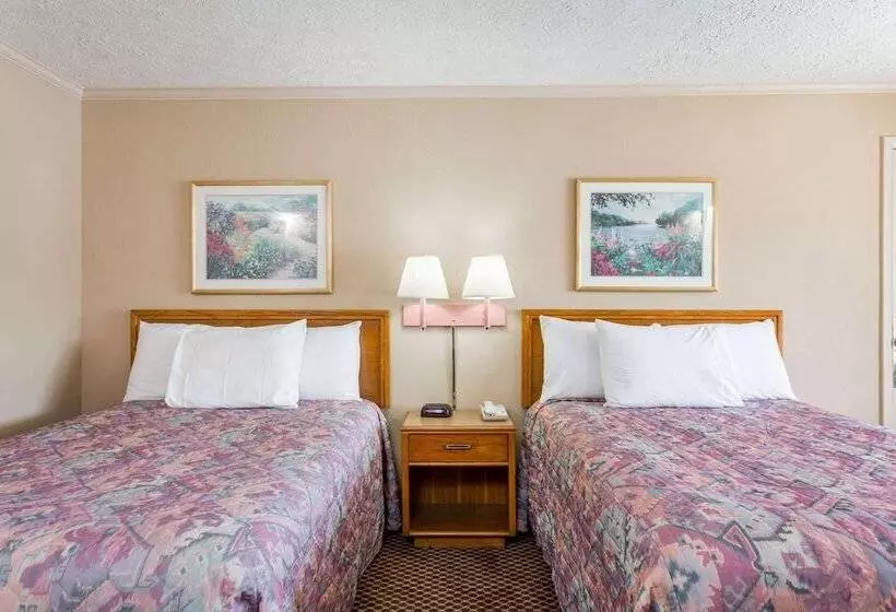 ２ダブルベッドのスタンダードルーム, Travelodge By Wyndham Ridgeway Martinsville Area