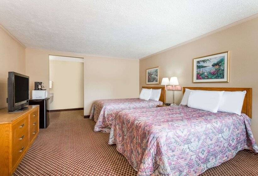 غرفه قياسيه سريرين مزدوجين, Travelodge By Wyndham Ridgeway Martinsville Area