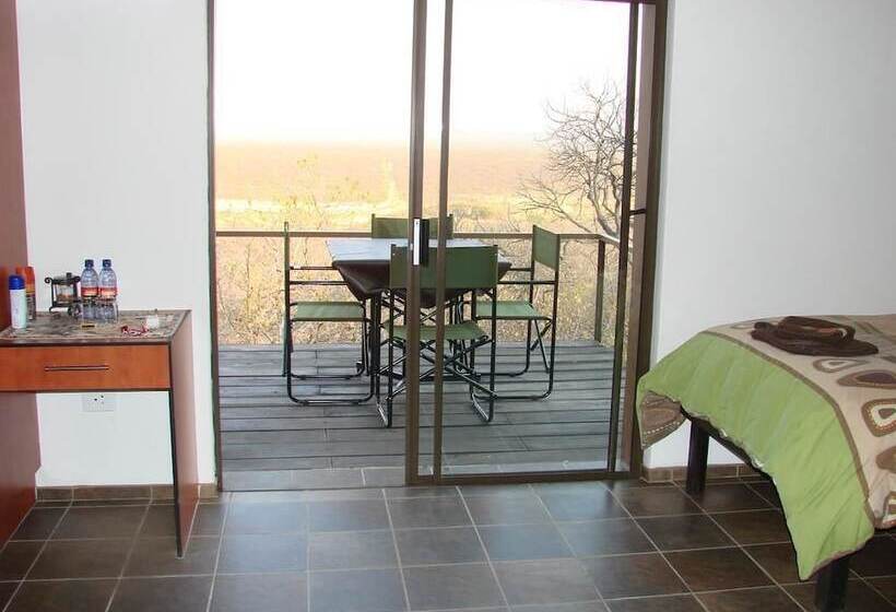 اتاق کلاسیک چهارنفره, Onduri Lodge   In Okaukuejo