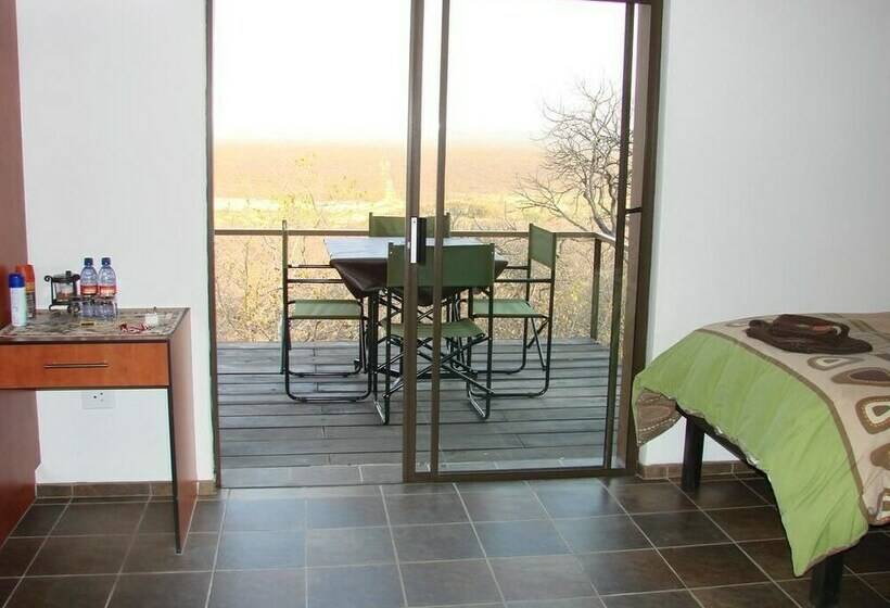 اتاق کلاسیک چهارنفره, Onduri Lodge   In Okaukuejo