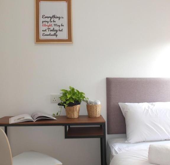 Quarto Standard Individual Casa de Banho Partilhada, Minima 8