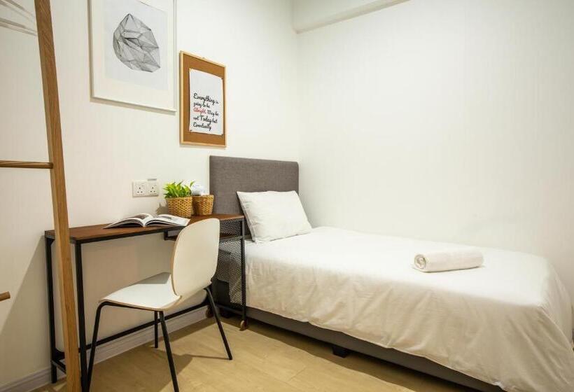 Quarto Standard Individual Casa de Banho Partilhada, Minima 8