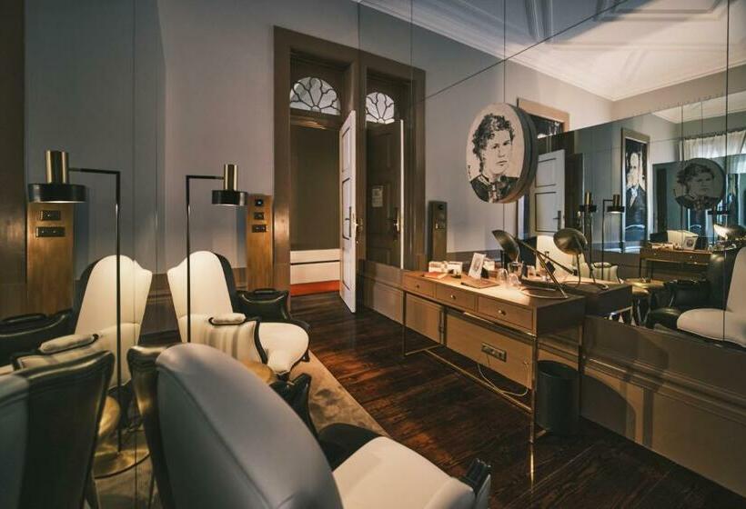 سوییت لوکس, Torel Palace Porto