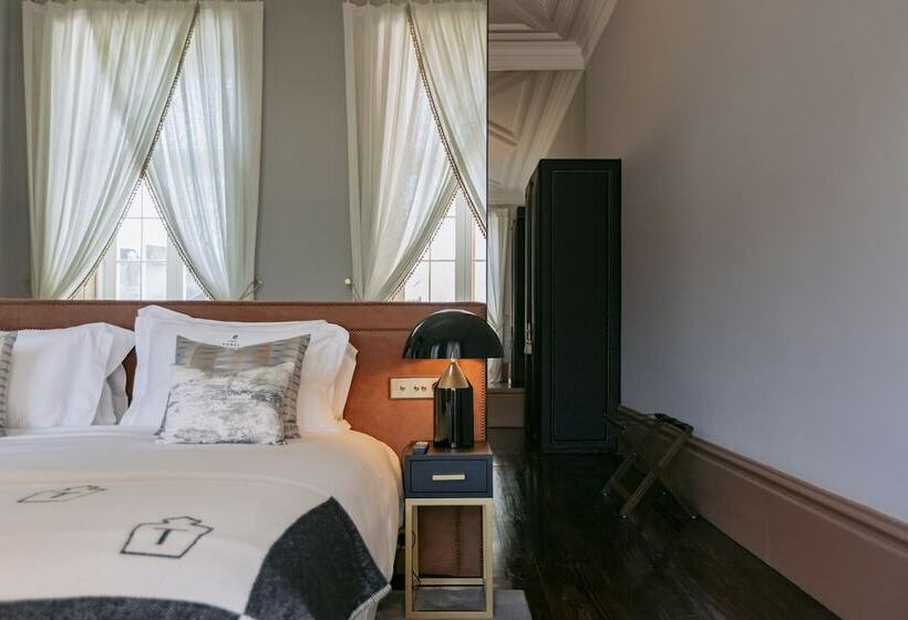 سوییت لوکس, Torel Palace Porto