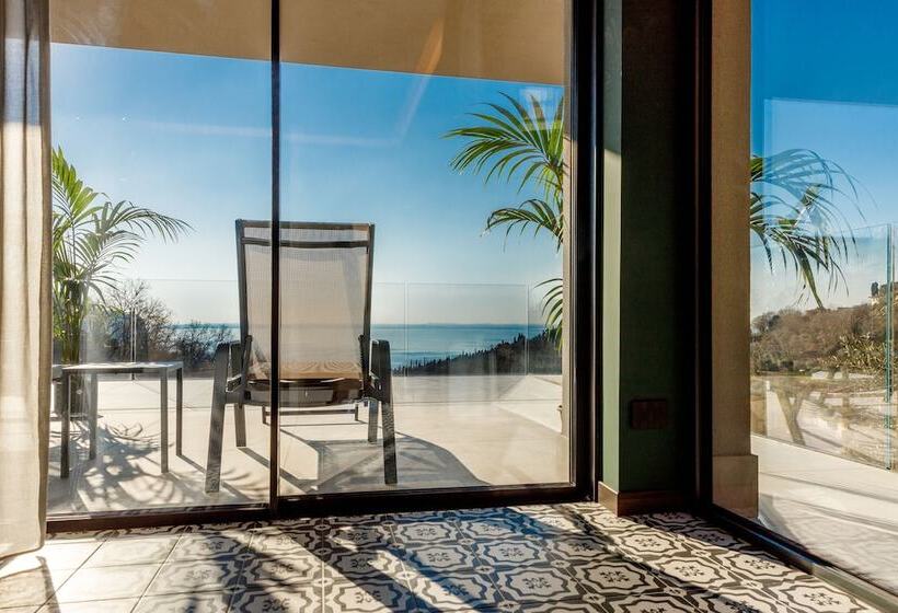 Семейный Номер, Deville