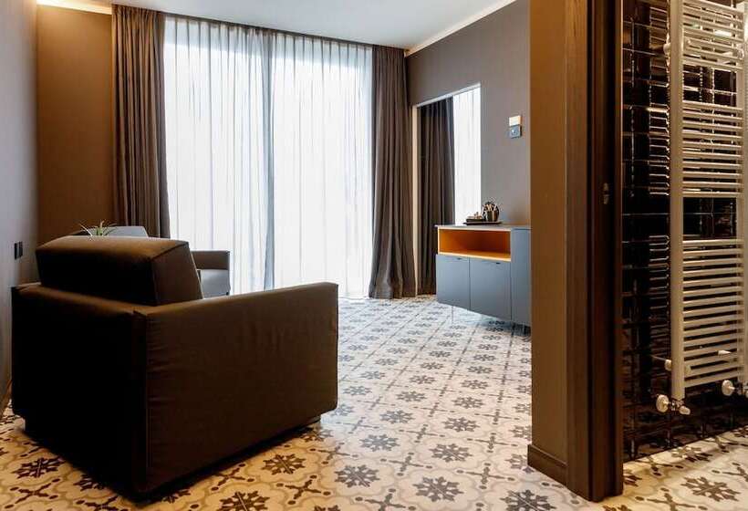 Семейный Номер, Deville