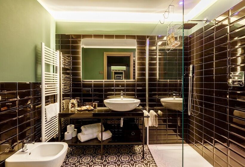 Family Suite, Deville