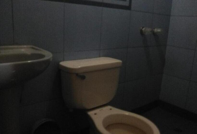 اتاق عادی, Hostal Jara