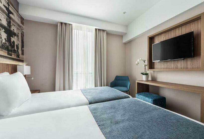 Camera Standard, Exe Saldanha