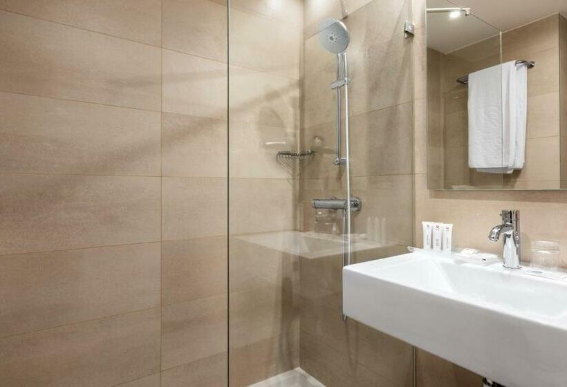 Camera Standard, Exe Saldanha