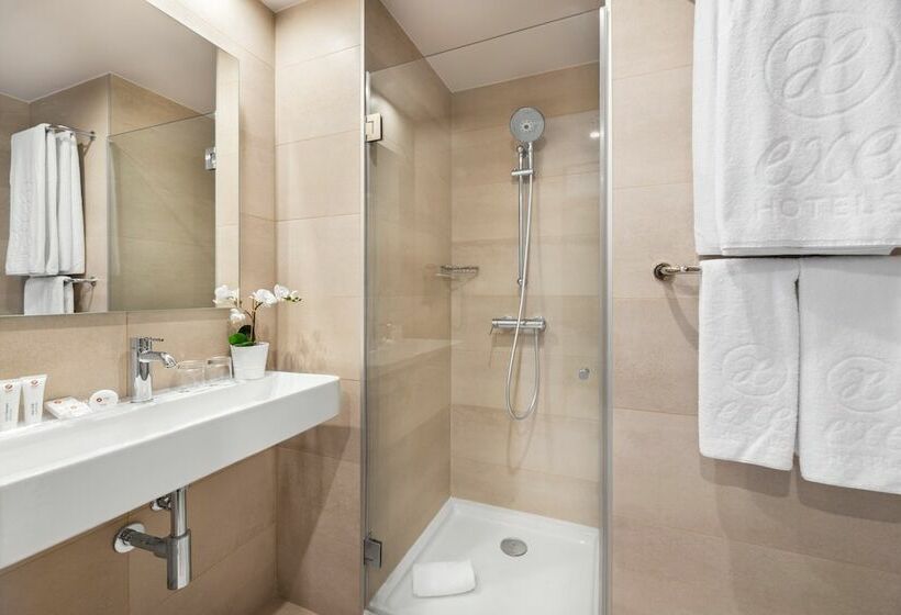 Camera Standard, Exe Saldanha