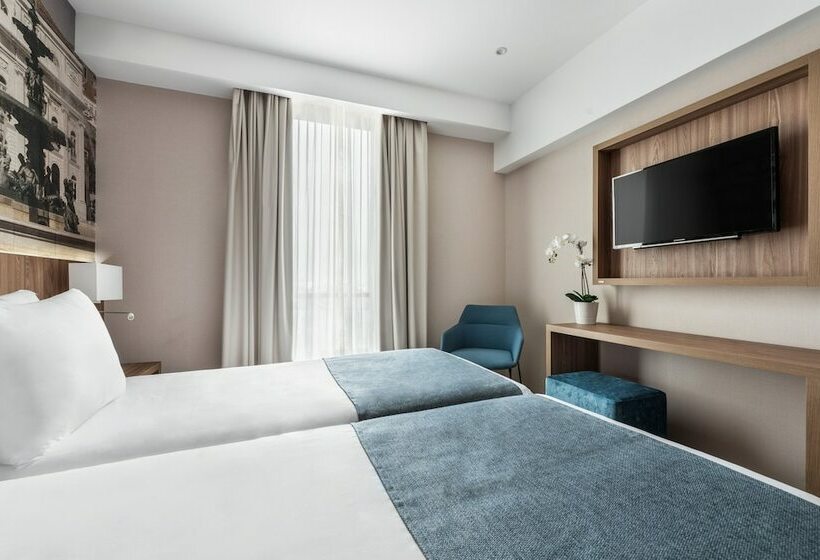 Quarto Estandar, Exe Saldanha