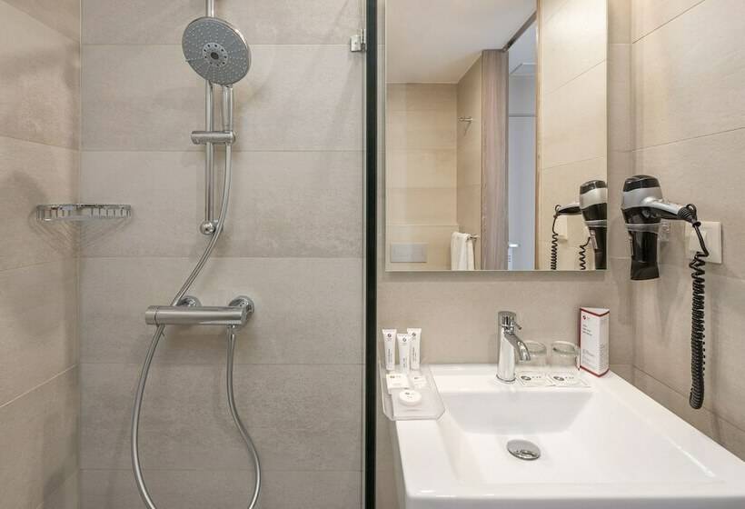 Camera Standard, Exe Saldanha