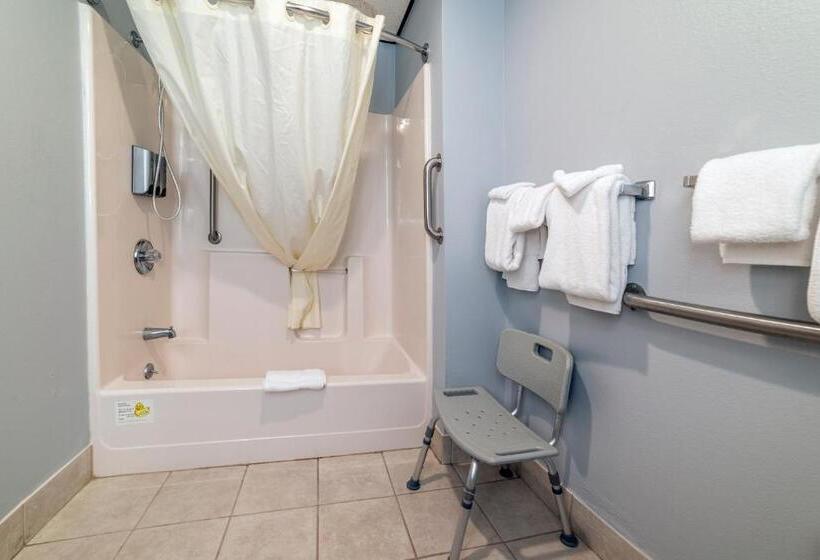 身障者適用キングサイズベッドルーム, Deadwood Gulch Resort, Trademark Collection By Wyndham