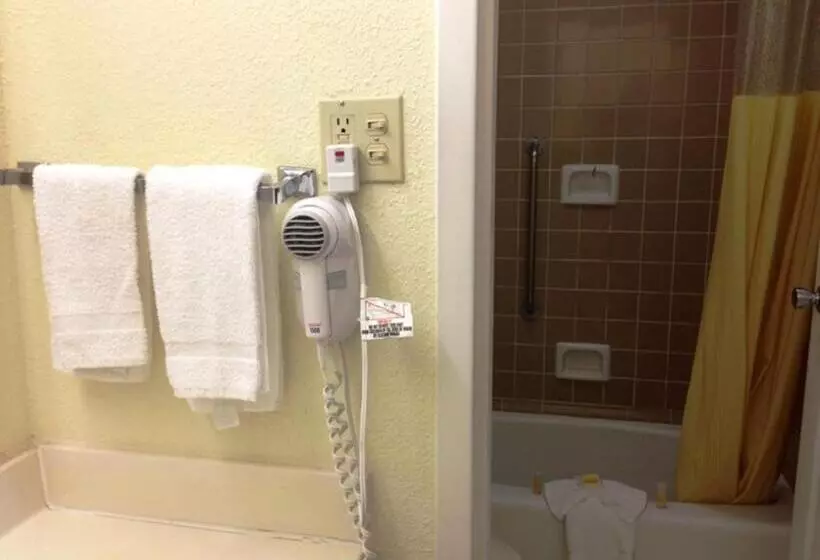 اتاق استاندارد برای معلولان, Days Inn By Wyndham Irving Grapevine Dfw Airport North