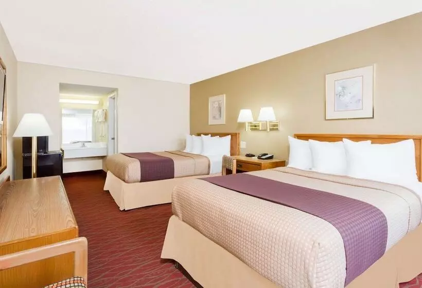 اتاق استاندارد با 2 تخت دوبل, Days Inn By Wyndham Staunton