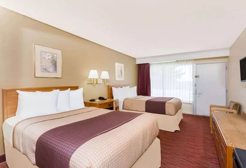 اتاق استاندارد با 2 تخت دوبل, Days Inn By Wyndham Staunton