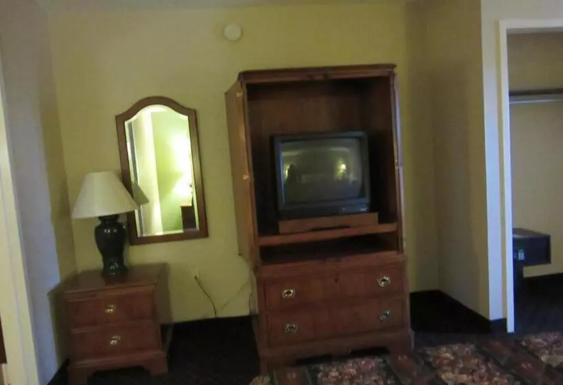 ２ダブルベッドのスタンダードルーム, Days Inn & Suites By Wyndham Se Columbia Ft Jackson