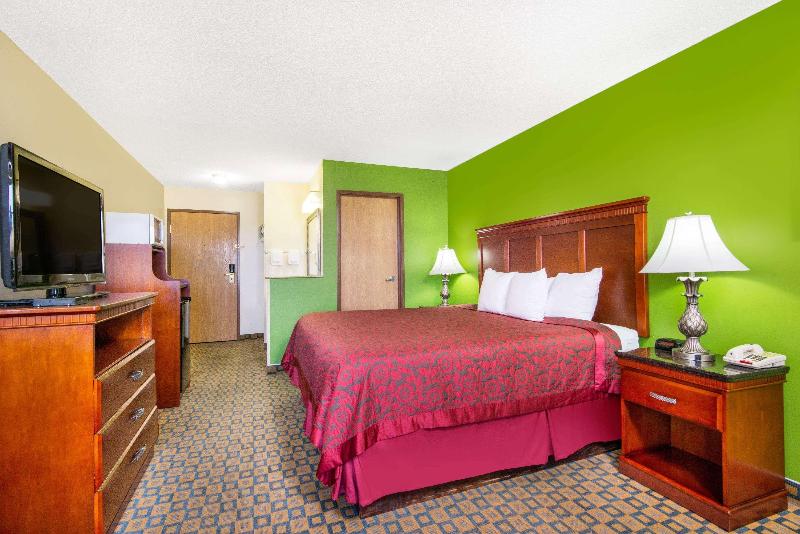 キングサイズベッドのスタンダードルーム, Days Inn & Suites By Wyndham Wichita