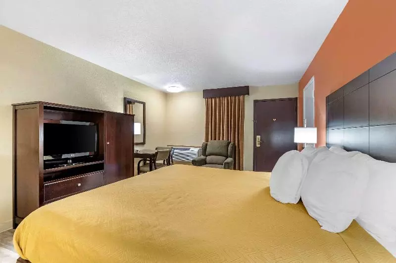 キングサイズベッドのスタンダードルーム, Econo Lodge Urbandale  Northwest Des Moines
