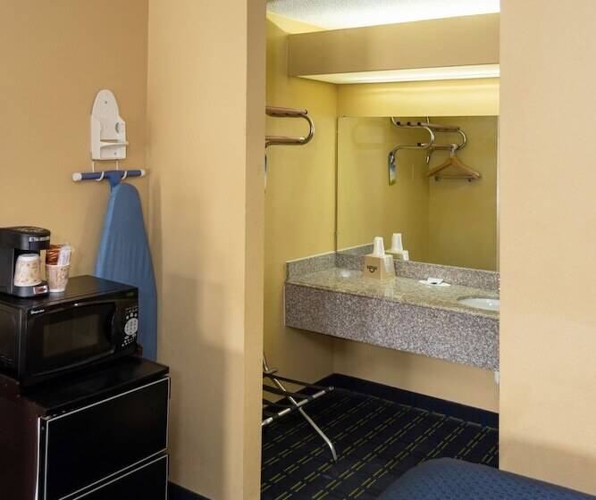 带2个双人床的标准工作室, Shelby Inn