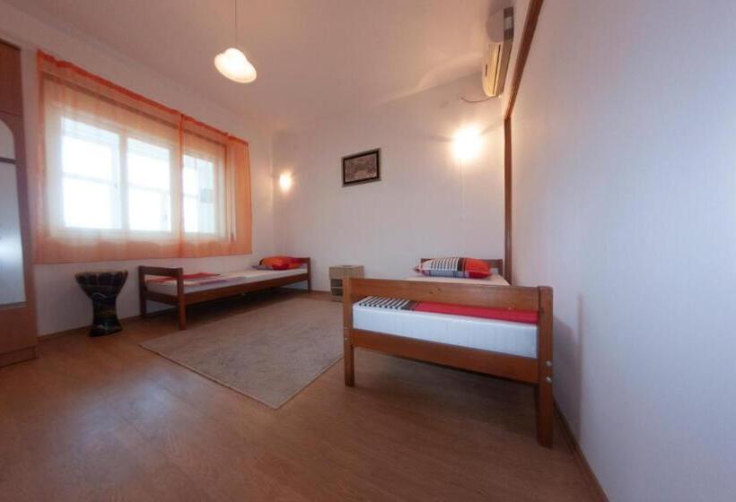 اتاق اکونومی, Hostel  Sema