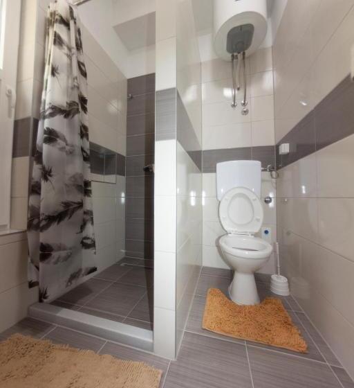 اتاق استاندارد سه تخته با بالکن, Hostel  Sema