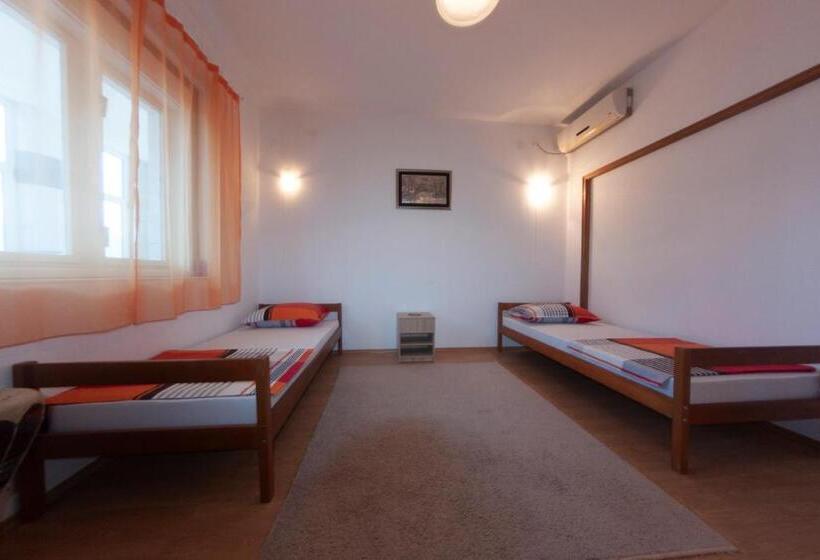 اتاق اکونومی, Hostel  Sema