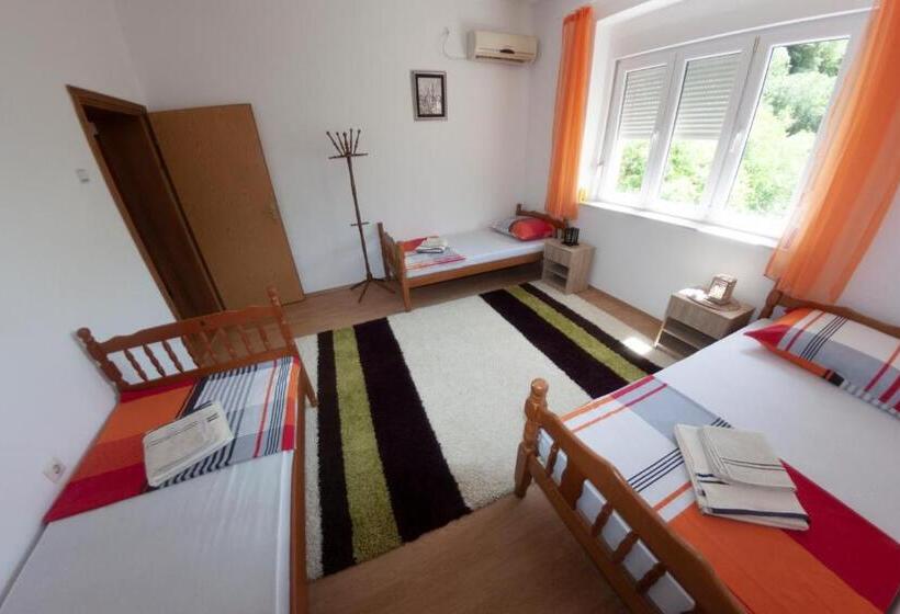اتاق استاندارد سه تخته با بالکن, Hostel  Sema