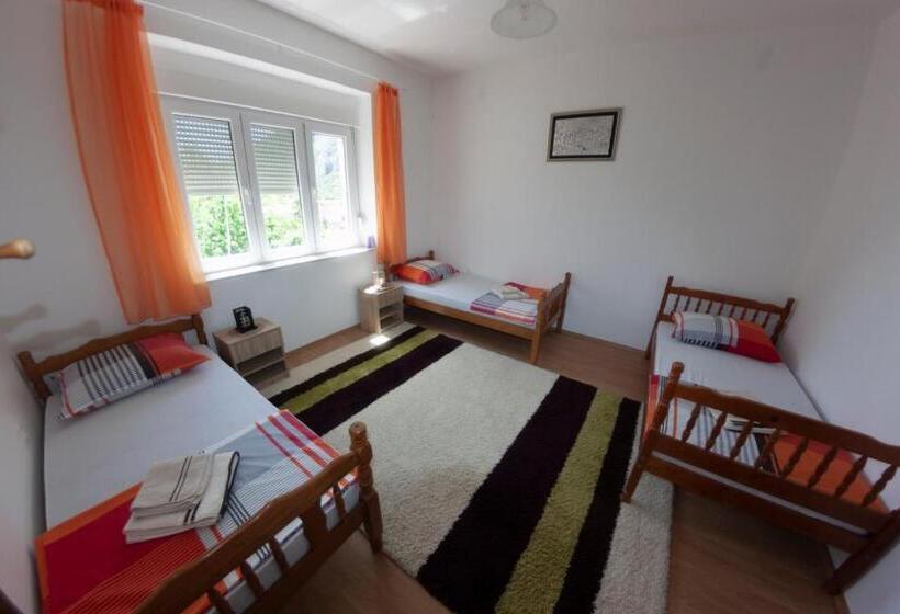 اتاق استاندارد سه تخته با بالکن, Hostel  Sema