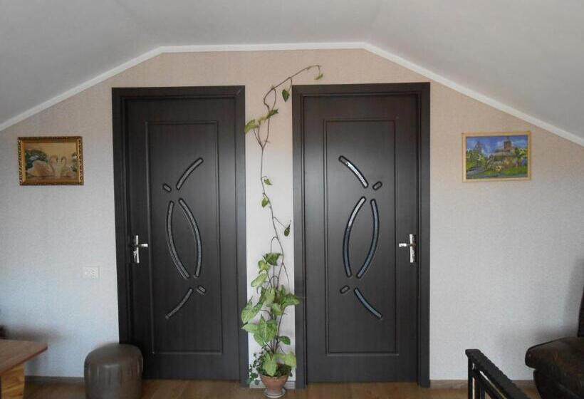 اتاق استاندارد با سرویس بهداشتی مشترک, Old Street