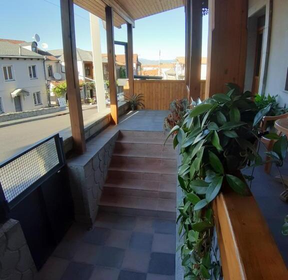 اتاق استاندارد با سرویس بهداشتی مشترک, Old Street