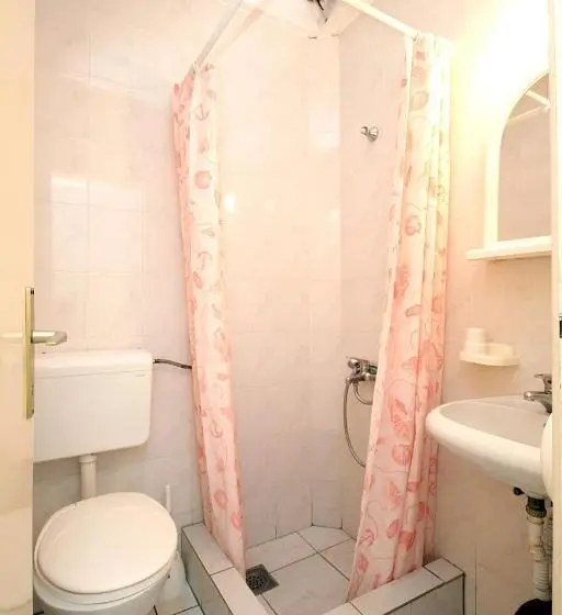 اتاق اکونومی, Guesthouse Drašković