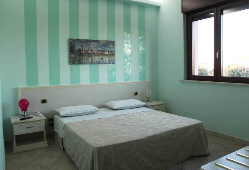 غرفة ديلوكس مطلّة علي البحر, Pensione Degli Ulivi